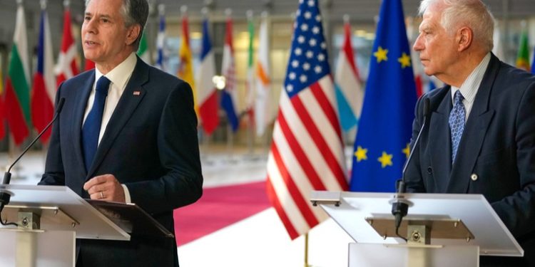 Los jefes de la diplomacia de EE.UU. y la Unión Europea viajan a Oriente Medio