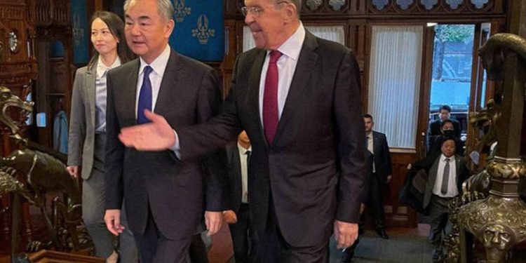 Los ministros de Exteriores de Rusia y China se reúnen en Moscú