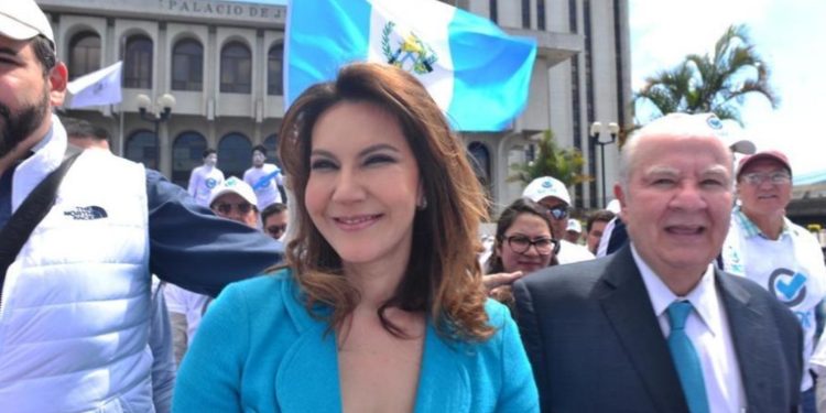 Los partidos políticos Unionista y Valor proclaman a Zury Ríos como su candidata a presidenta