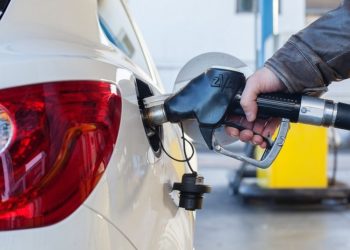 Los precios de la gasolina súper y regular reportan bajas en sus precios