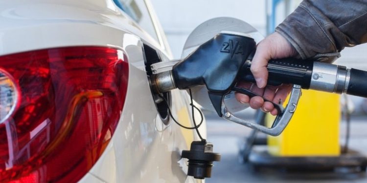 Los precios de la gasolina súper y regular reportan bajas en sus precios