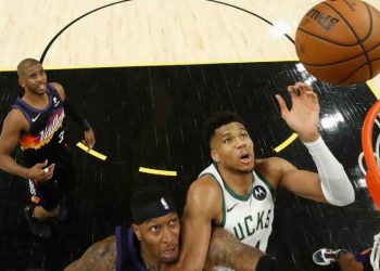 Los Suns arrancan las Finales NBA venciendo en casa a los Bucks (118-105)