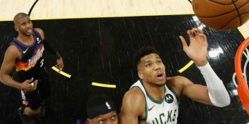 Los Suns arrancan las Finales NBA venciendo en casa a los Bucks (118-105)