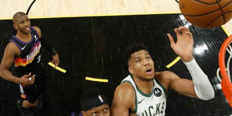 Los Suns arrancan las Finales NBA venciendo en casa a los Bucks (118-105)