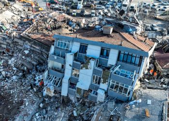 Los terremotos dejan más de 10.000 muertos en Turquí­a y Siria