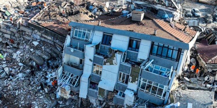 Los terremotos dejan más de 10.000 muertos en Turquía y Siria