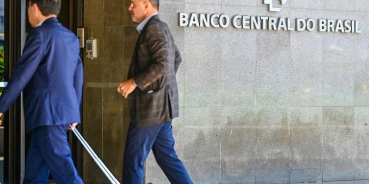 Lula arremete contra el Banco Central de Brasil: Invierte en especuladores