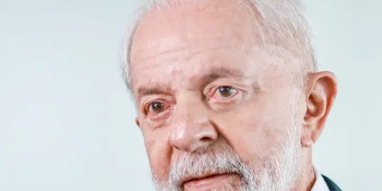 Lula recibe alta hospitalaria tras cirugía craneal