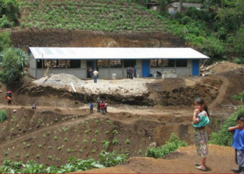Más de 1,000 Centros Educativos se vieron afectados luego de las tormentas Eta e Iota