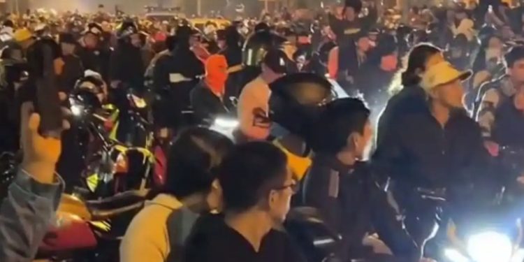Más de 100 multas para motoristas tras caravana convocada por influencer colombiano