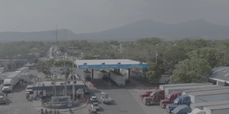 Más de 140 mil personas se movilizan en frontera al inicio de Semana Santa