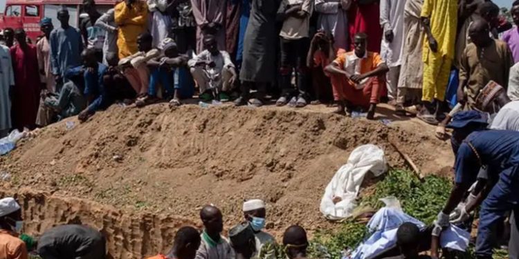Más de 140 personas mueren en explosión de camión en Nigeria