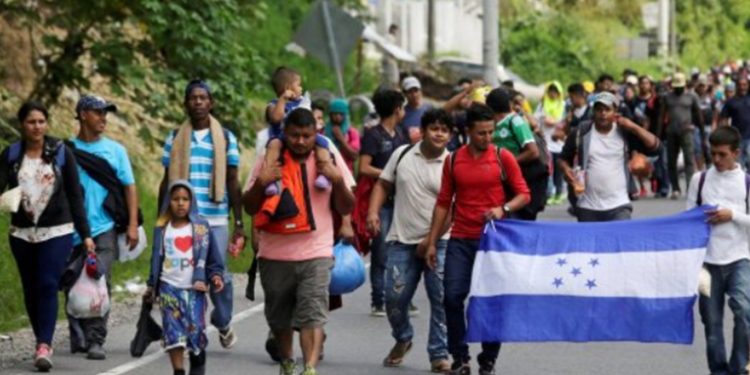 Más de 3 mil migrantes hondureños buscan llegar a Estados Unidos pasando por territorio nacional
