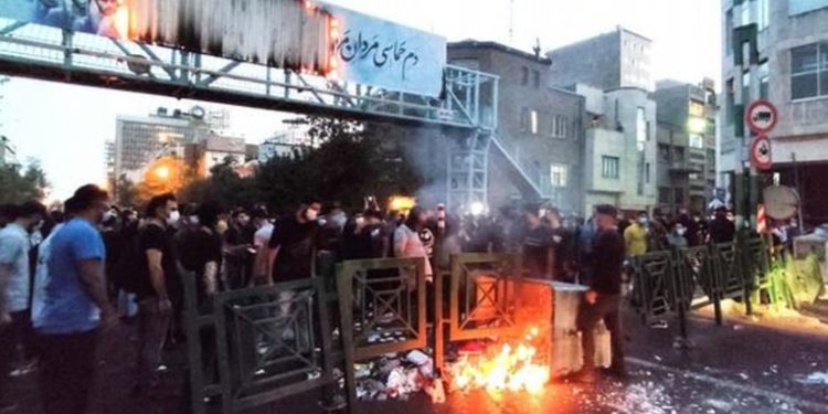 Más de 300 personas han muerto en protestas antigubernamentales en Irán