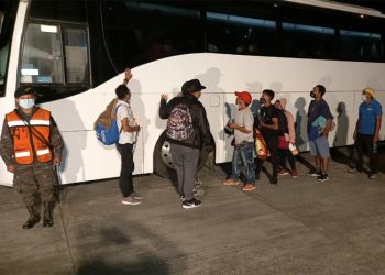 Más de 4 mil migrantes continúan en territorio guatemalteco