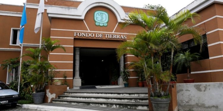 Más de 480 familias reciben certeza jurídica a través del Fondo de Tierras