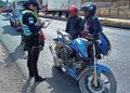 Más de 50 Multas Emitidas a Motoristas por Infracciones Durante el Fin de Semana