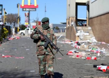 Más de 70 muertos en las protestas más masivas en años en Sudáfrica