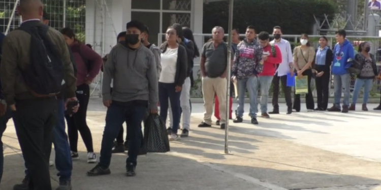 Más de 8 mil guatemaltecos presentaron solicitud en la primera feria del empleo