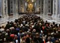 Más de 90.000 fieles ya despidieron a Francisco en San Pedro