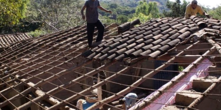 Más de un centenar de viviendas afectadas por actividad sí­smica en El Salvador