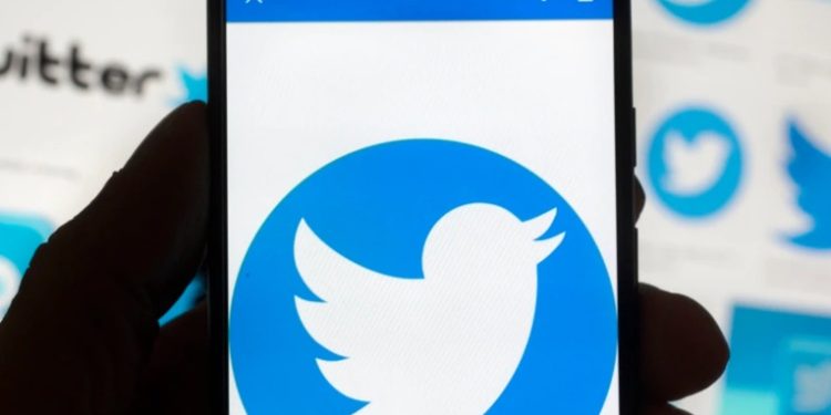 Más trabajadores abandonan Twitter tras ultimátum de Musk