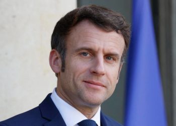 Macron condena ataque de Hamás a Israel y aboga por una respuesta conjunta global