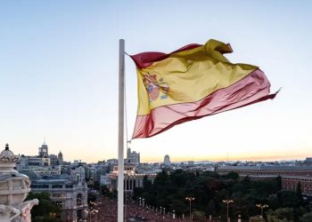 Madrid se viste de rojo para recibir a campeones de Europa