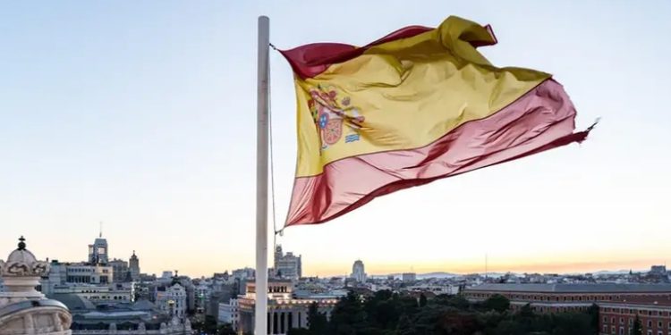 Madrid se viste de rojo para recibir a campeones de Europa