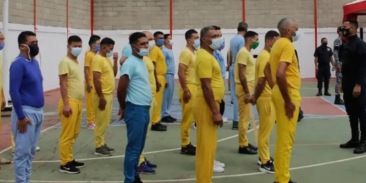 Maduro cambia ministro de prisiones ante huelga en cárceles