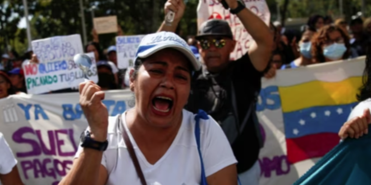 Maduro no puede bajar impuestos en Venezuela porque “los necesitaâ€, aseguran expertos