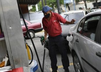 Maduro ofrece petróleo por pruebas de Covid-19