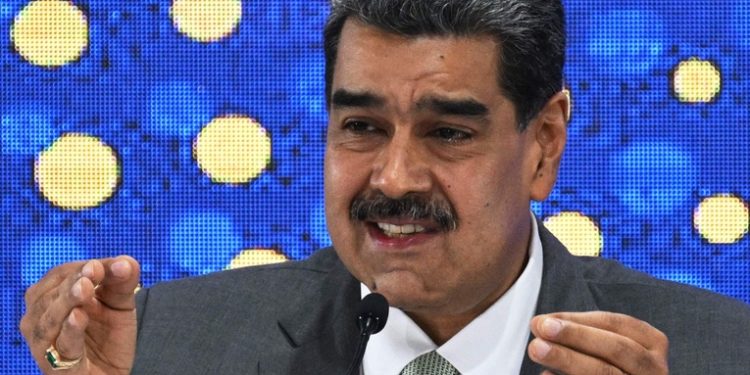 Maduro ordena a PDVSA otorgar licencias en zona disputada del Esequibo