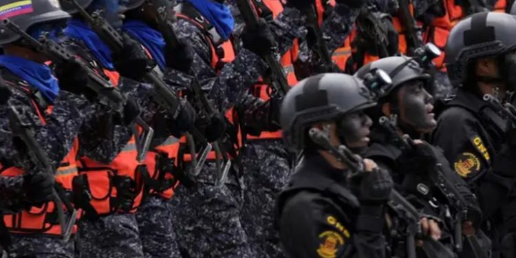 Maduro ordena ejercicios militares con 150.000 efectivos