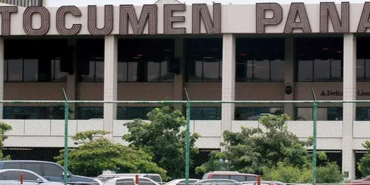 Maduro suspende vuelos con Panamá y R. Dominicana