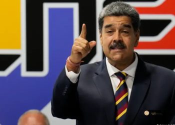 Maduro y otros candidatos firman acuerdo por las elecciones
