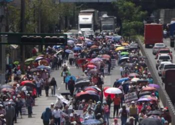 Maestros marchan liderados por Joviel Acevedo en rechazo al aumento salarial del Gobierno