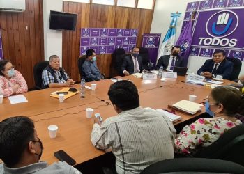 Maestros piden que no se cierre el Comité Nacional de Alfabetización