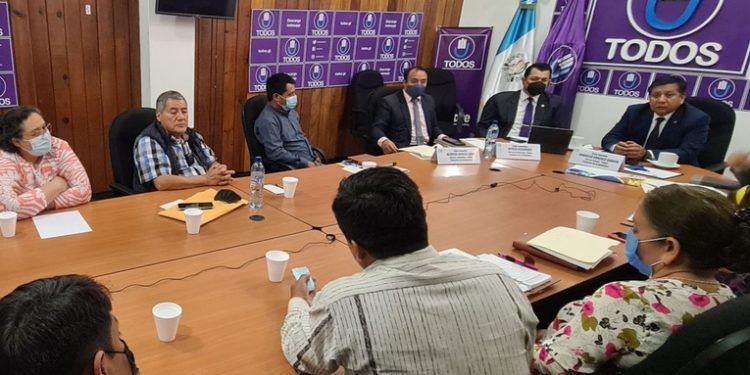 Maestros piden que no se cierre el Comité Nacional de Alfabetización