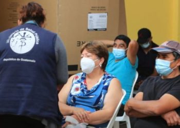 Maestros se niegan a recibir vacuna rusa