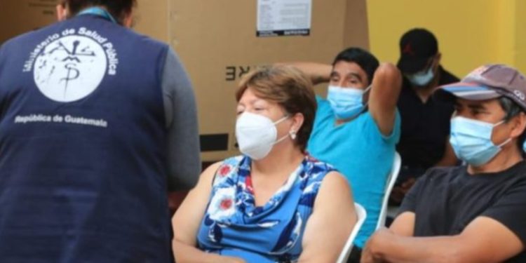 Maestros se niegan a recibir vacuna rusa