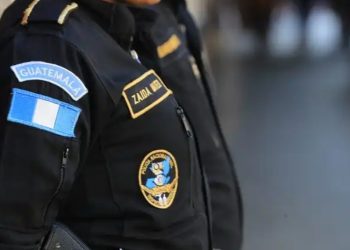 Magistrado del Tribunal Electoral agradece a la policía por proteger los enceres electorales