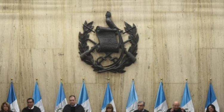 Magistrados de la Corte Suprema prolongan su mandato tras falta de sucesores