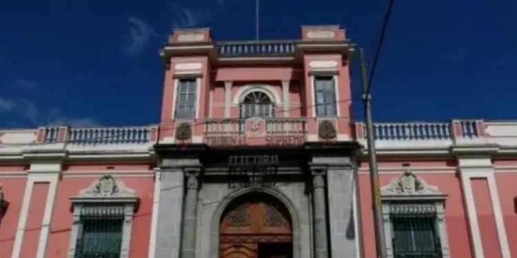 Magistrados del Tribunal Supremo Eelectoral confirmaron fallas en su plataforma