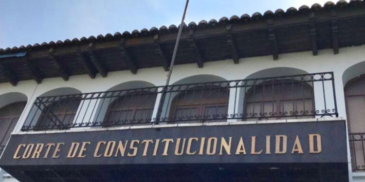 Magistrados del TSE buscan suspender antejuicio por compra de sistema electoral