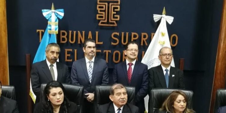 Magistrados del TSE evaluarán posibilidad de postergar cierre del proceso electoral