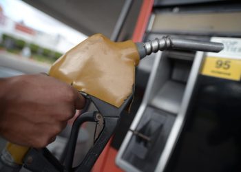 Mañana vence el subsidio a la gasolina súper y regular