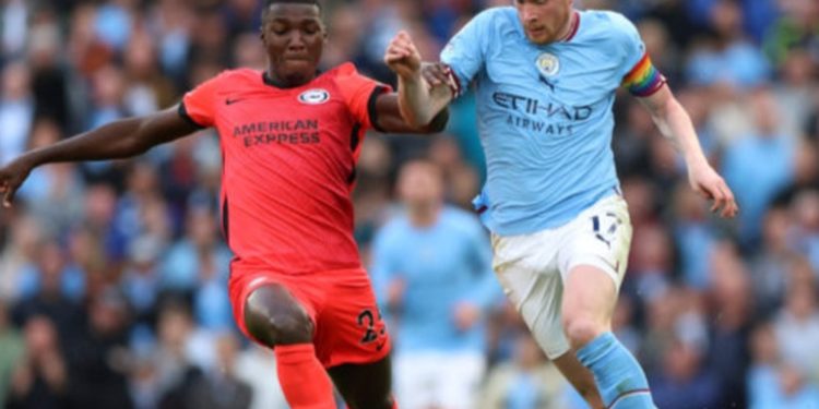 Manchester City goleó al Brighton y sigue en la pelea por la Premier