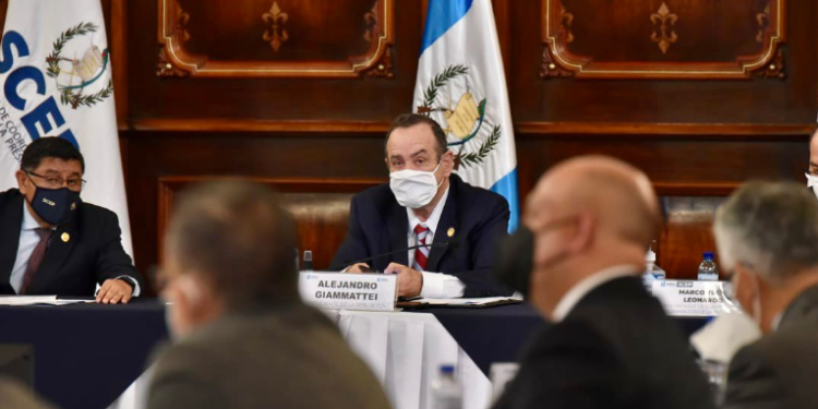 Mandatario Alejandro Giammattei criticó a personas que no quieren cumplir con la vacunación