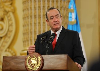Mandatario de la República responsabiliza a la población por vencimiento de vacunas